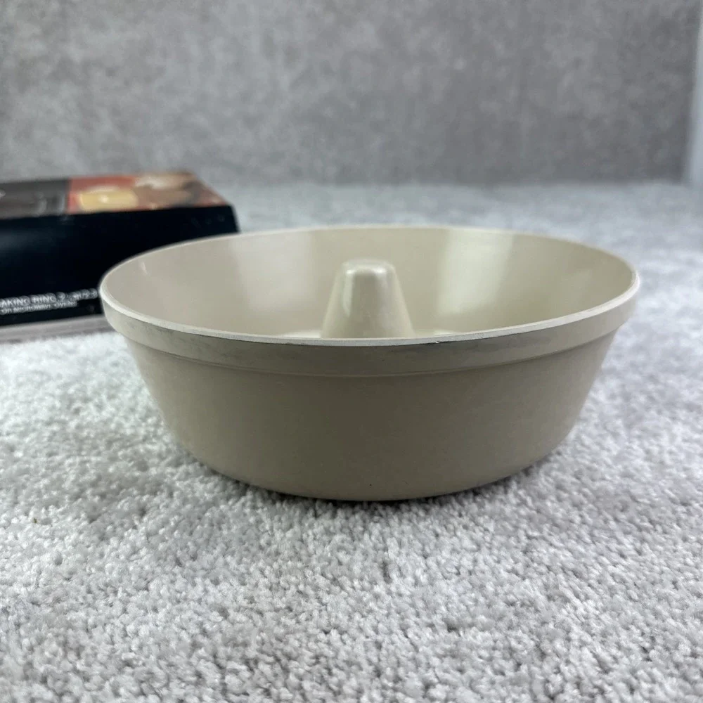 Anchor Hocking Microware Microwave Bundt Pan Baking Ring PM459-TI 2.5 QT Vintage